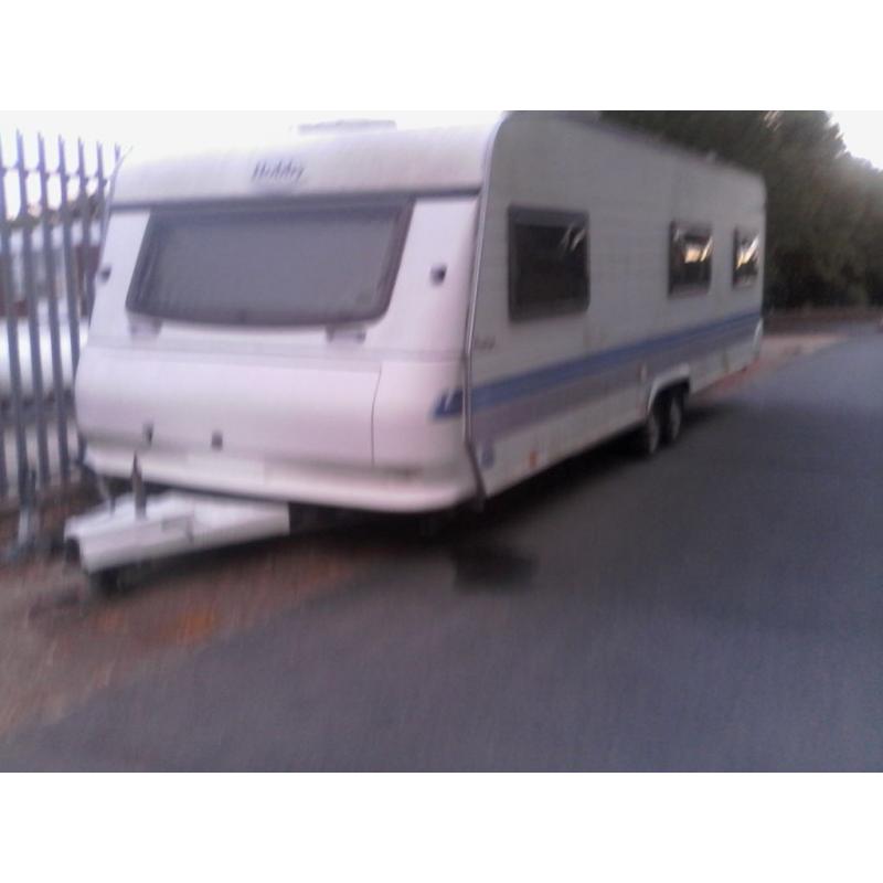 SPACIOUS HOBBY PRESTIGE 720 UML 5 BERTH CARAVAN