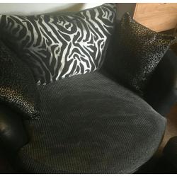 Black and Grey Love Chair and Puffee