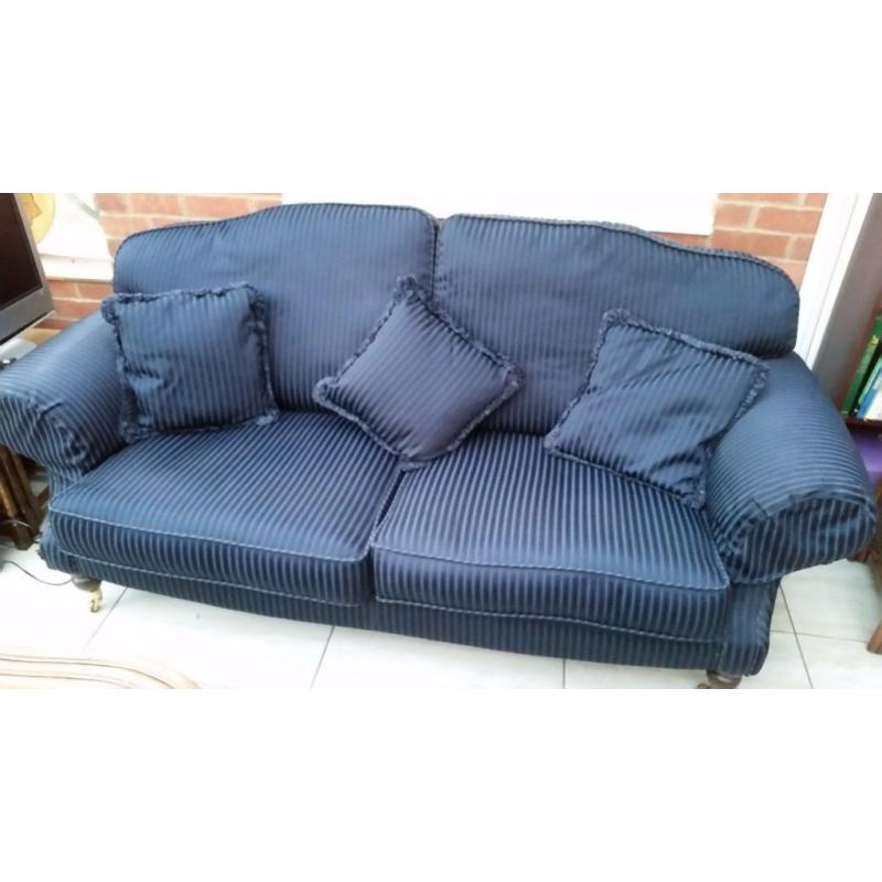 LARGE QUALITY SETTEE IN NAVY BLUE STRIPE WITH THREE MATCHING SCATTER CUSHIONS AND TWO ARM CAPS