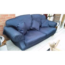 LARGE QUALITY SETTEE IN NAVY BLUE STRIPE WITH THREE MATCHING SCATTER CUSHIONS AND TWO ARM CAPS