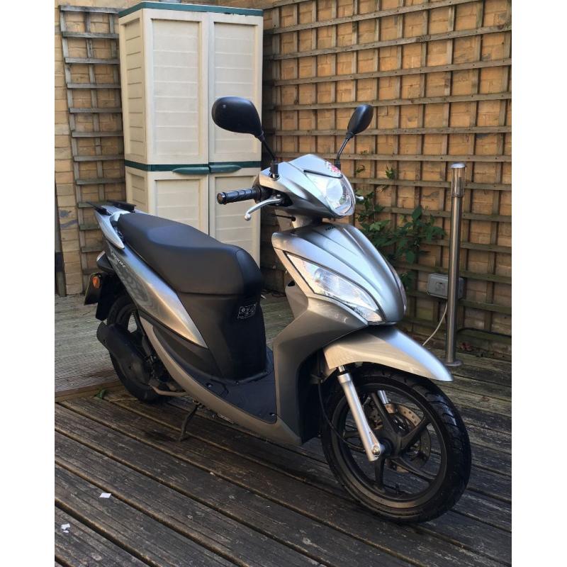 Honda Vision 50CC 2012 - Great condition, Incl. Tucano rain cover