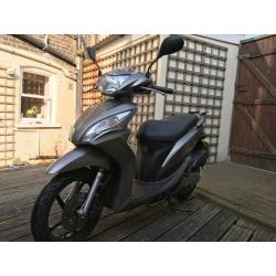 Honda Vision 50CC 2012 - Great condition, Incl. Tucano rain cover