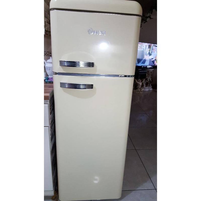 Cream Retro Fridge / Freezer as new!