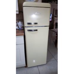 Cream Retro Fridge / Freezer as new!