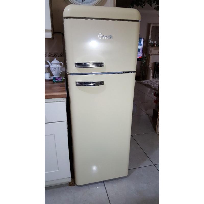 Cream Retro Fridge / Freezer as new!