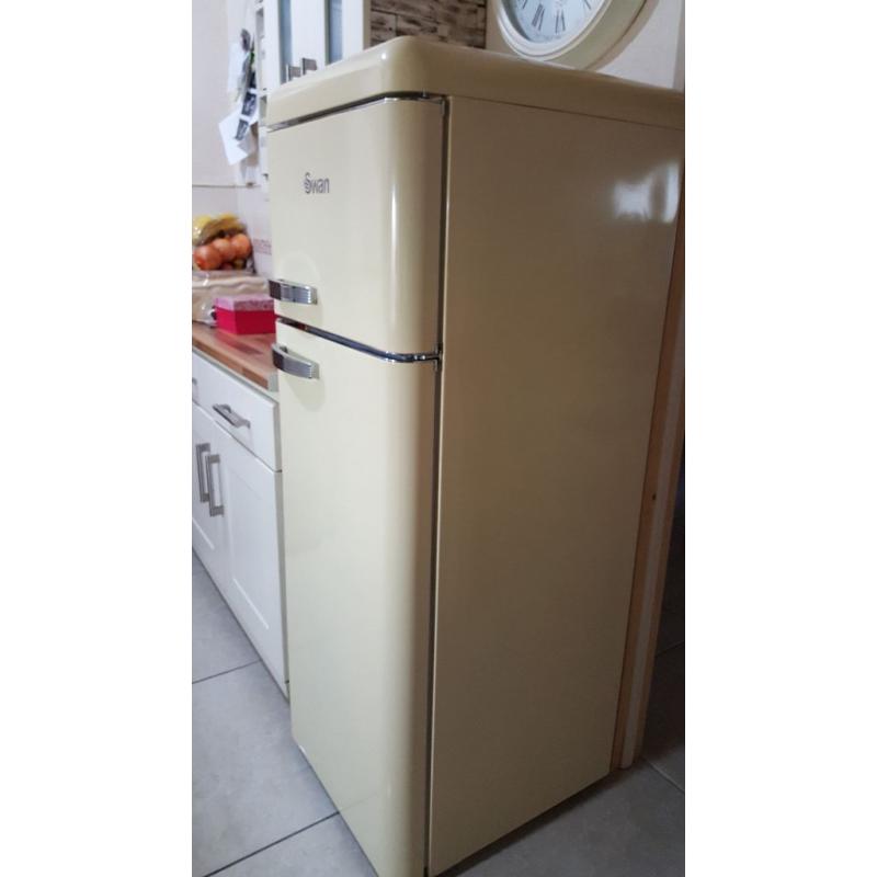 Cream Retro Fridge / Freezer as new!