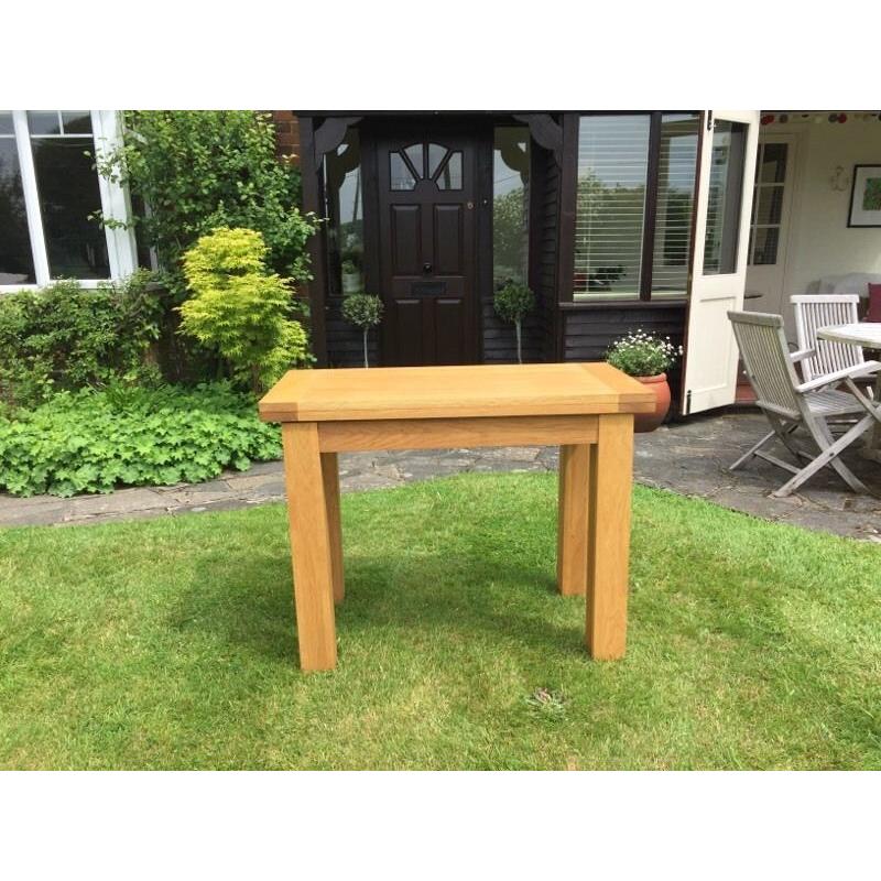 Extending oak table