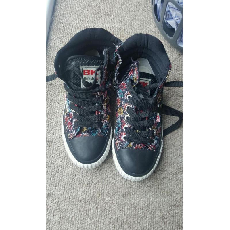 Girls hi tops size 12 vgc