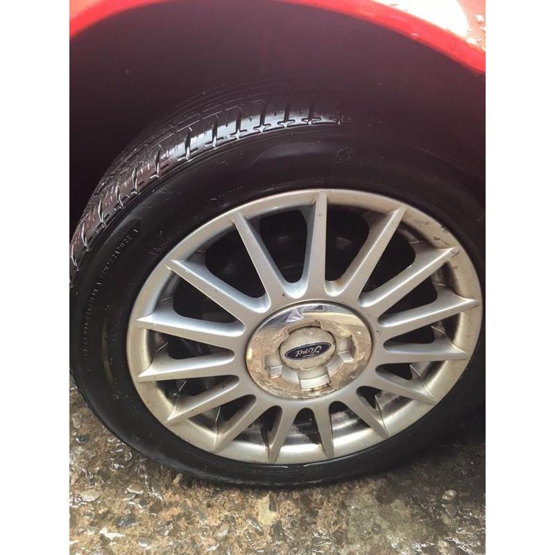 Fiesta Zetec s alloys good tyres