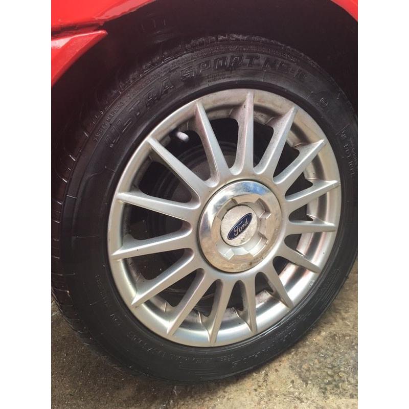 Fiesta Zetec s alloys good tyres