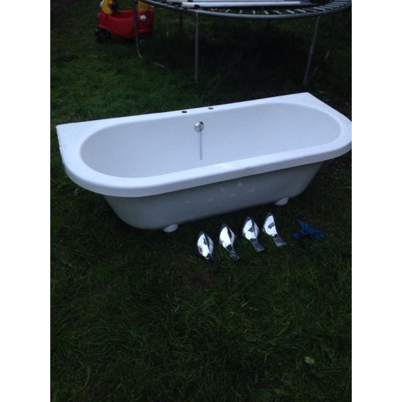 Free standing bath