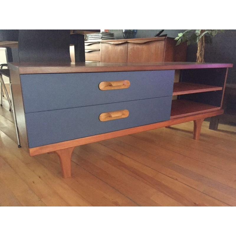 Retro TV unit