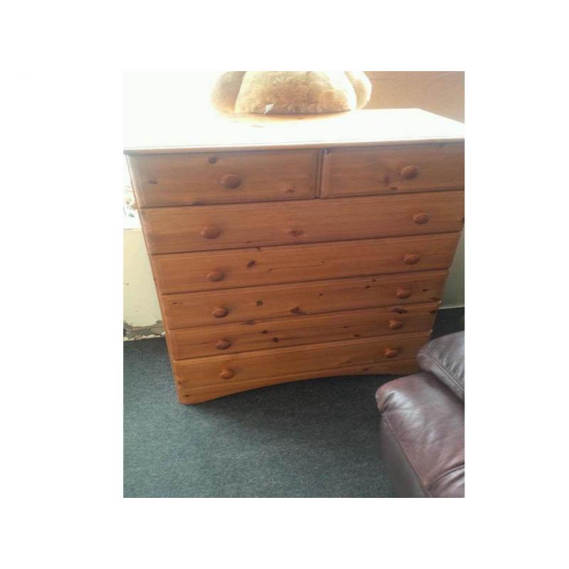 Solid pine bedroom drawers lots of storage space SIZE AND MORE DETAILS BELOW