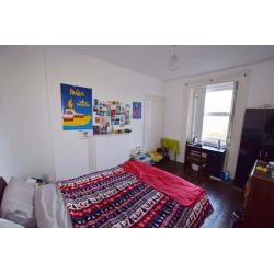 Beautiful room available for rent in excellent West end location (Hillhead)