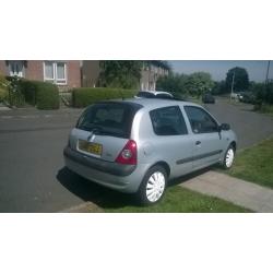 Renault clio 1.2 51 plate 400 ono