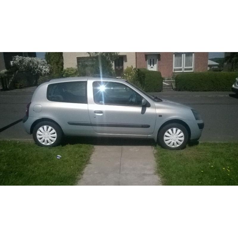 Renault clio 1.2 51 plate 400 ono