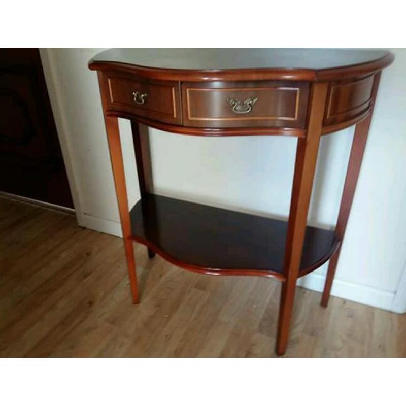 Beautiful hall / console table with two drawers. 73 cm wide x 35 cm deep x 75 cm high