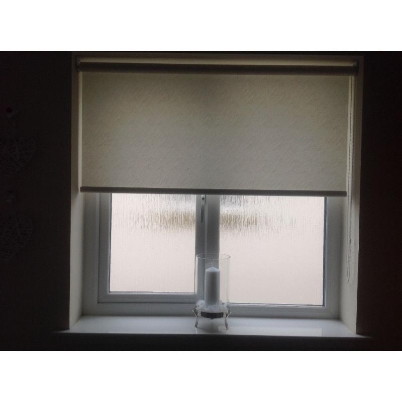 ROLLER BLIND