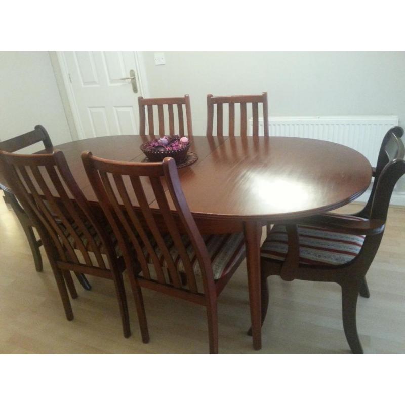 For sale : Extendable Mahogany Dining table with 6 chairs