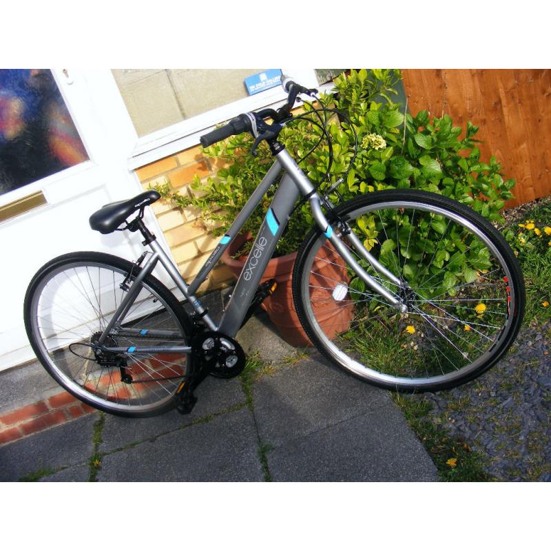 LADIES HYBRID BIKE 700c WHEEL in great working order HARDLY USED