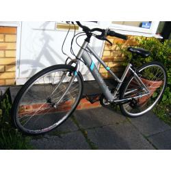 LADIES HYBRID BIKE 700c WHEEL in great working order HARDLY USED