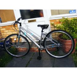 LADIES HYBRID BIKE 700c WHEEL in great working order HARDLY USED