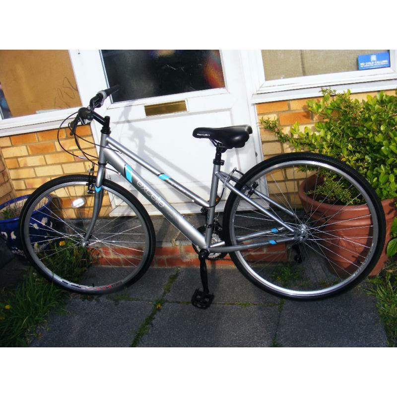 LADIES HYBRID BIKE 700c WHEEL in great working order HARDLY USED