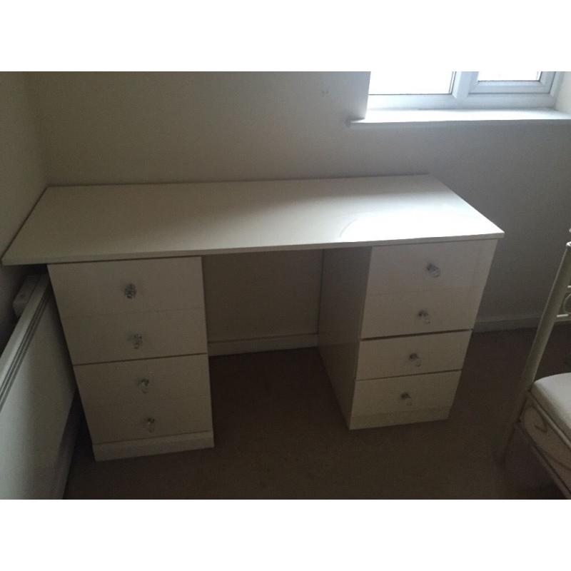 Cream gloss dressing table