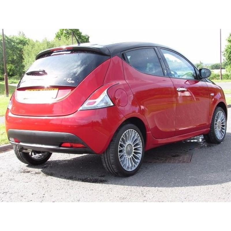 CHRYSLER YPSILON 1.2 BLACK AND RED 5D 69 BHP FREE 12 MONTH WARRANTY