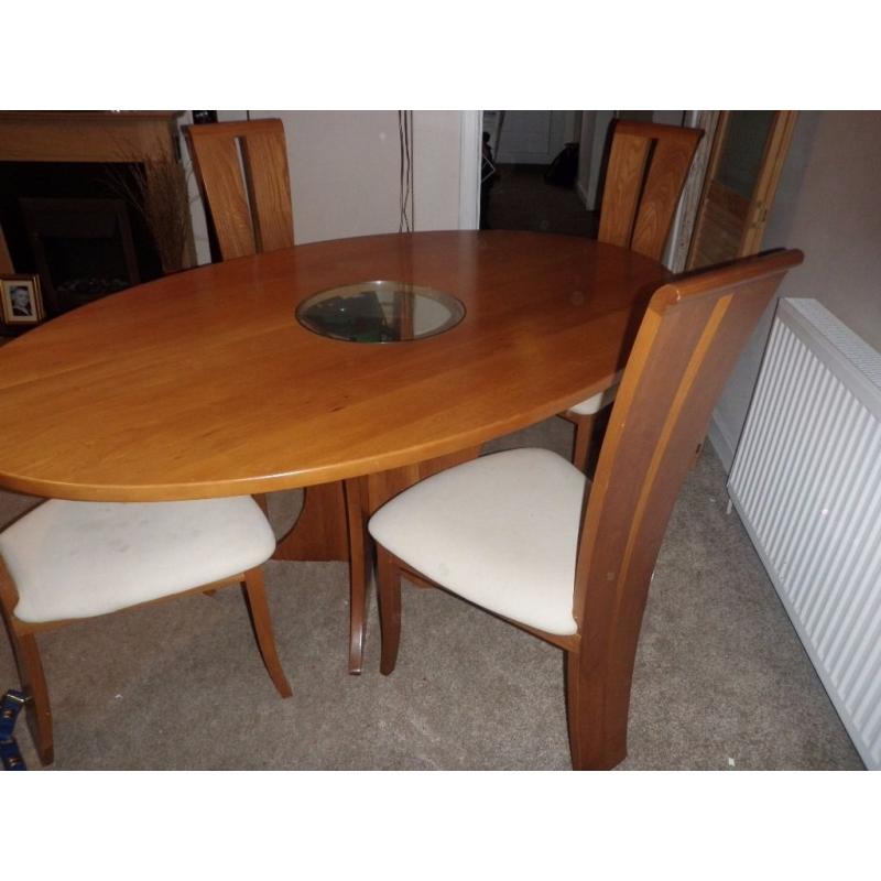 Lovely Table and 4 chair