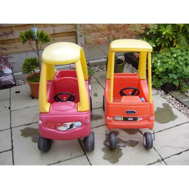 2 x Kids childrens Little Tikes cozy coupe ride-on car (need repairing / for spare parts)