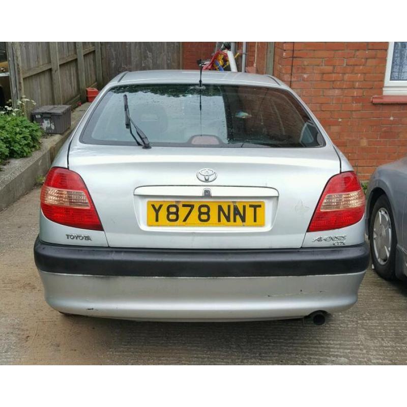 Toyota avensis cdx 2001