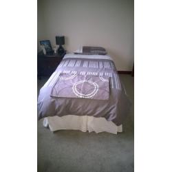 Single bed, with duvet, duvet covers, sheets, pillow, pillow cases, valance. As new. Lanark