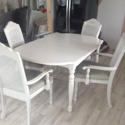 Vintage. Dining table and four chairs