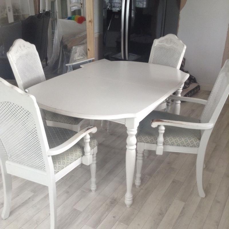 Vintage. Dining table and four chairs