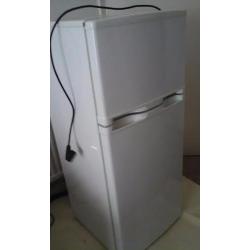 Freestanding white fridge freezer.