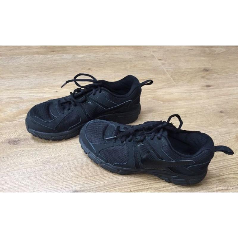 Black Nike lacing shoe, U.K. Size 4