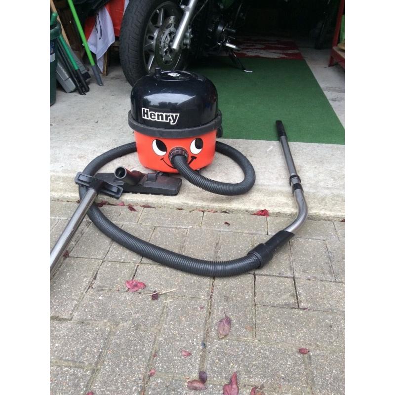 Henry vacuum red