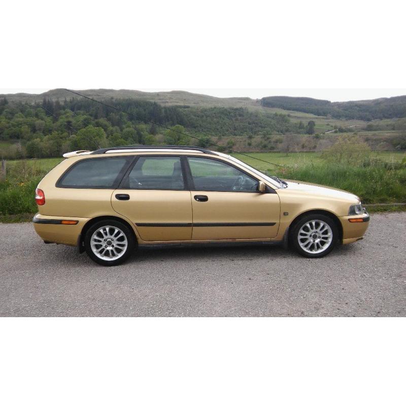 **Price reduction** Volvo V40 Estate 1.8 Sport Gold Petrol good runner 1 YEAR MOT