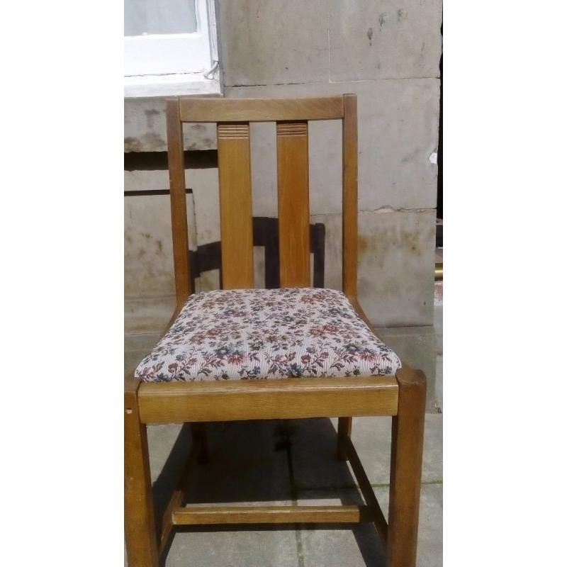 Four lovely Oak Dining Chairs, very attractive and in good condition, medium oak finish