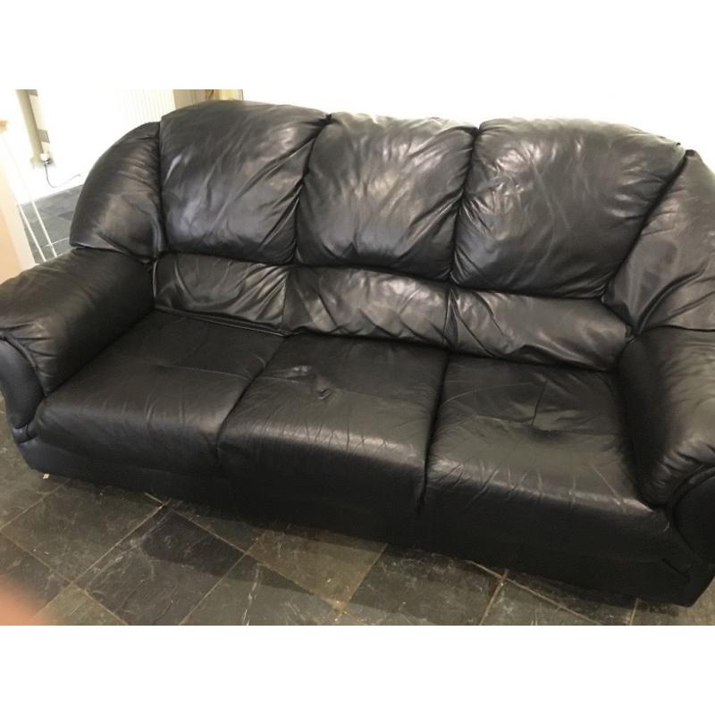 3 SEATER BLACK LEATHER SUITE GOOD CONDITION