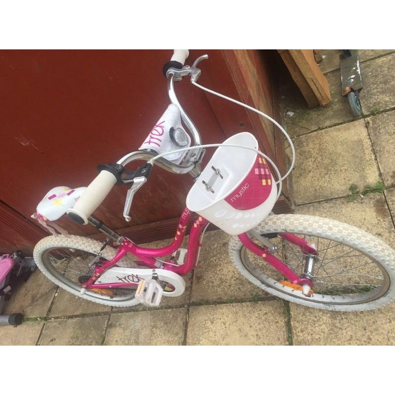 Girl bike for sale!! With basket!!