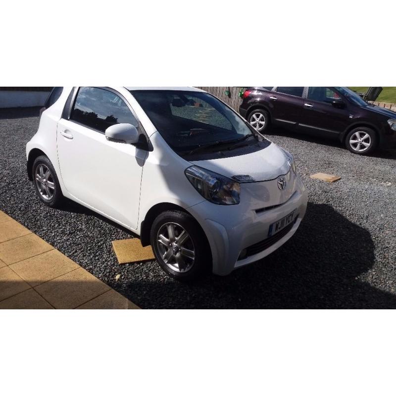 2011 TOYOTA iQ-2 1.0 vvti cvt automatic pearl white only 7000 mls