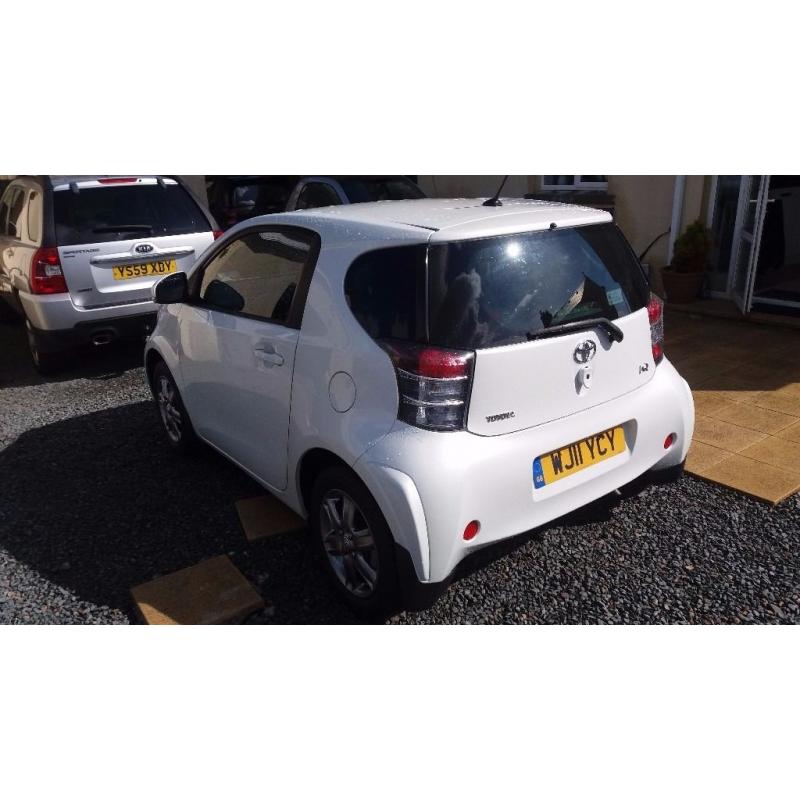 2011 TOYOTA iQ-2 1.0 vvti cvt automatic pearl white only 7000 mls