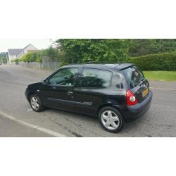 Renault Clio Billabong 1.2 petrol in black