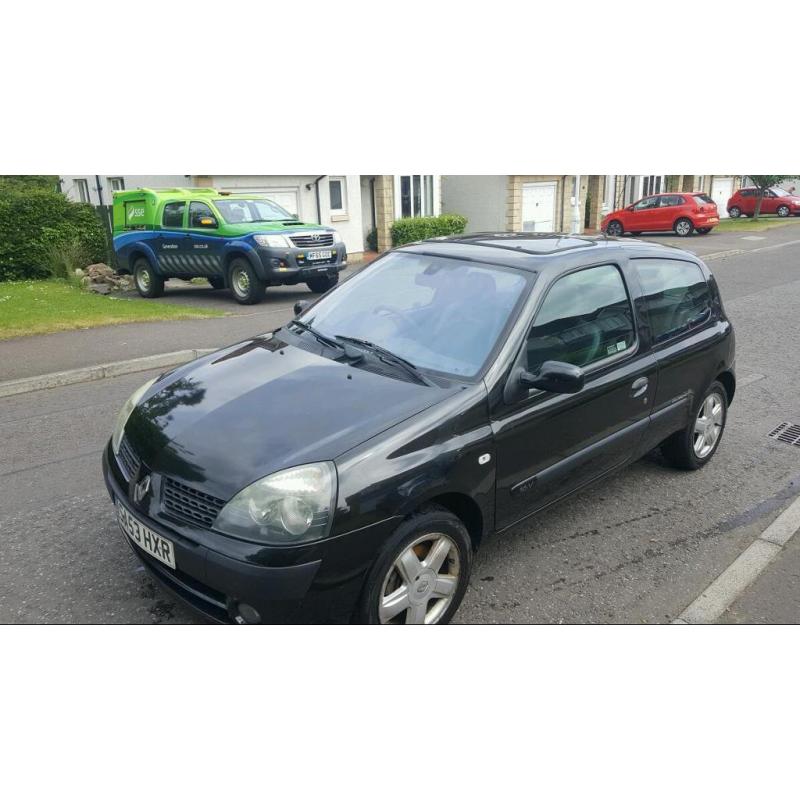 Renault Clio Billabong 1.2 petrol in black