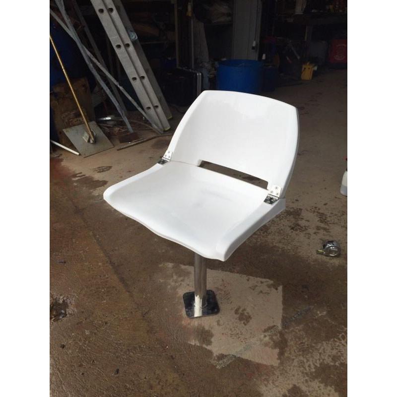 Pedestal seat for fishing boat or rib