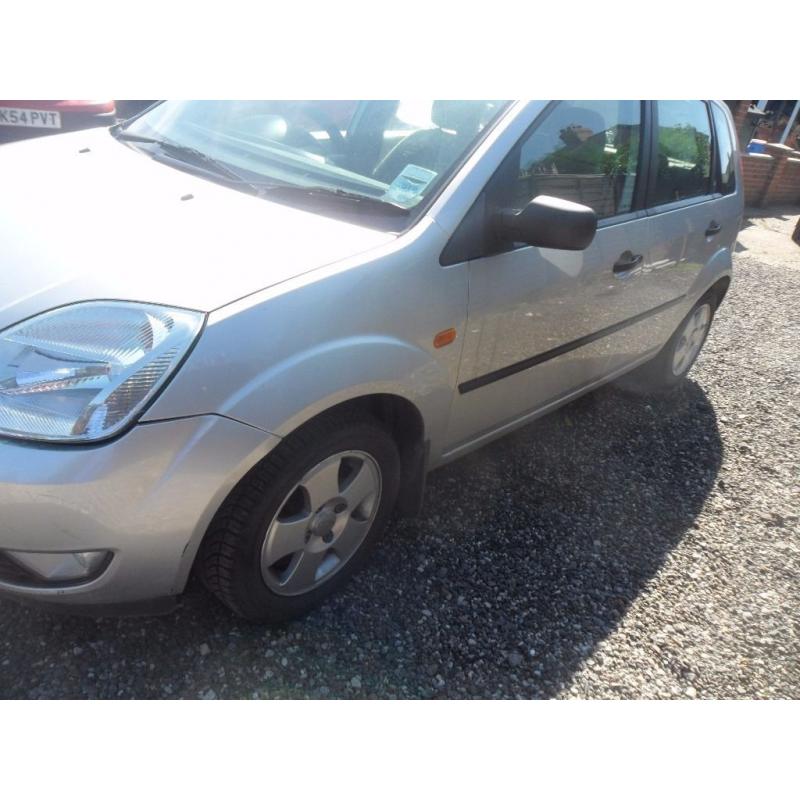 FORD FIESTA GHIA 2004