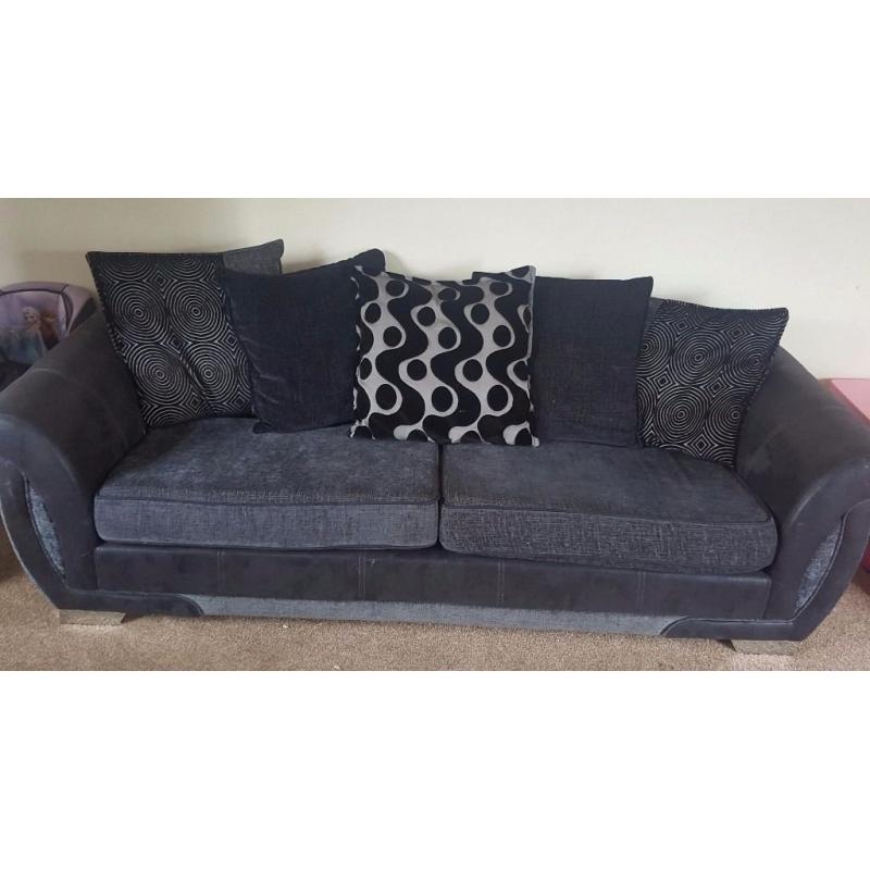 Shannon 4 seater sofa and cuddle chair