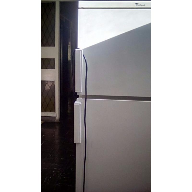 Whiralpool frige freezer